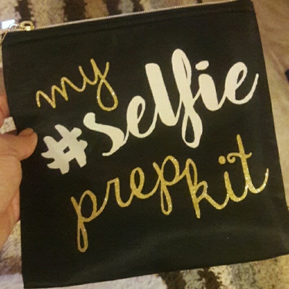❤ NEW My #selfie prep kit cosmetig bag - Picture 2 of 3